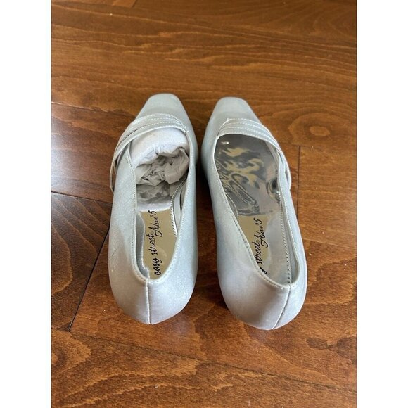 Easy Street Women's Entice Dress Silver Satin Heels Closed Toe NEW 8.5 W - Picture 8 of 9